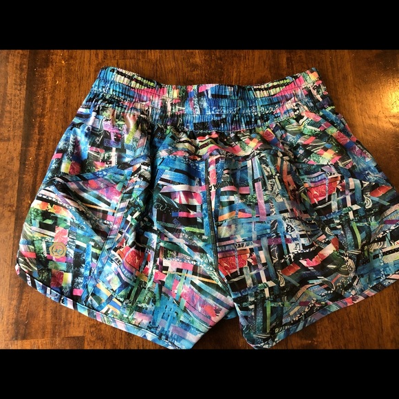 Lululemon size 8 tracker shorts *Seawheeze - Picture 2 of 3